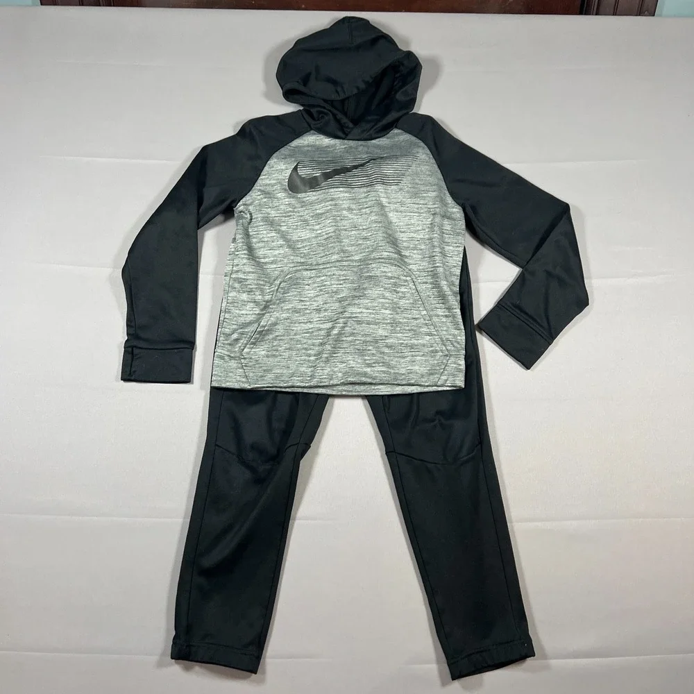 Nike Therma Fit Outfit Set Kids Medium Black Gray Swoosh Logo Kangaroo‎ Pockets
